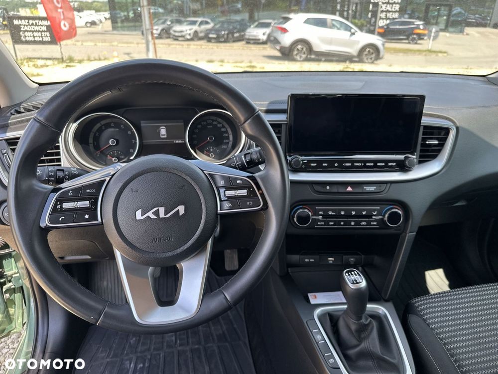 Kia Ceed - 13