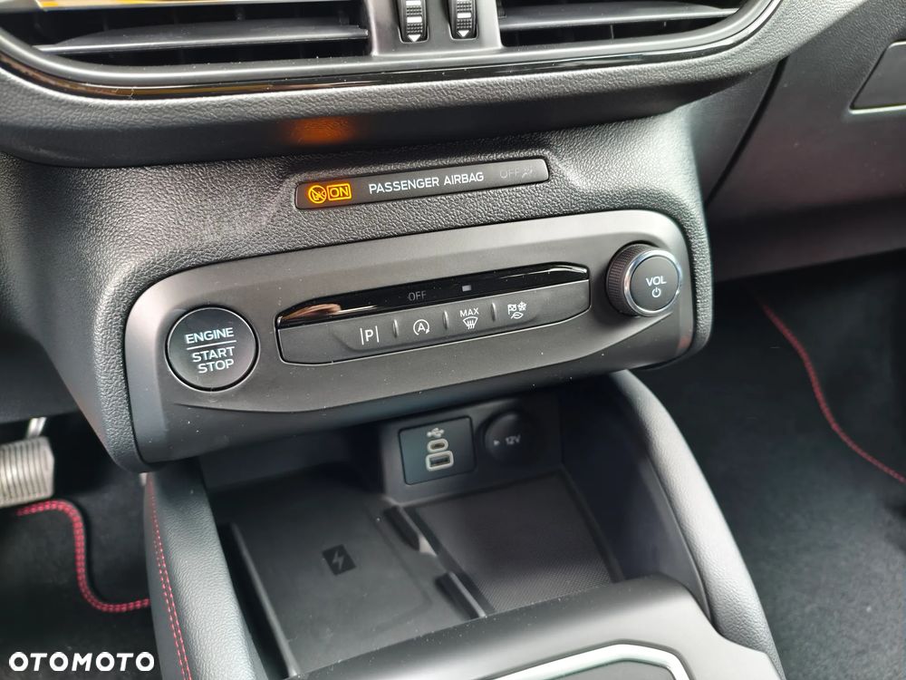 Ford Focus 1.0 EcoBoost mHEV ST-Line X - 25