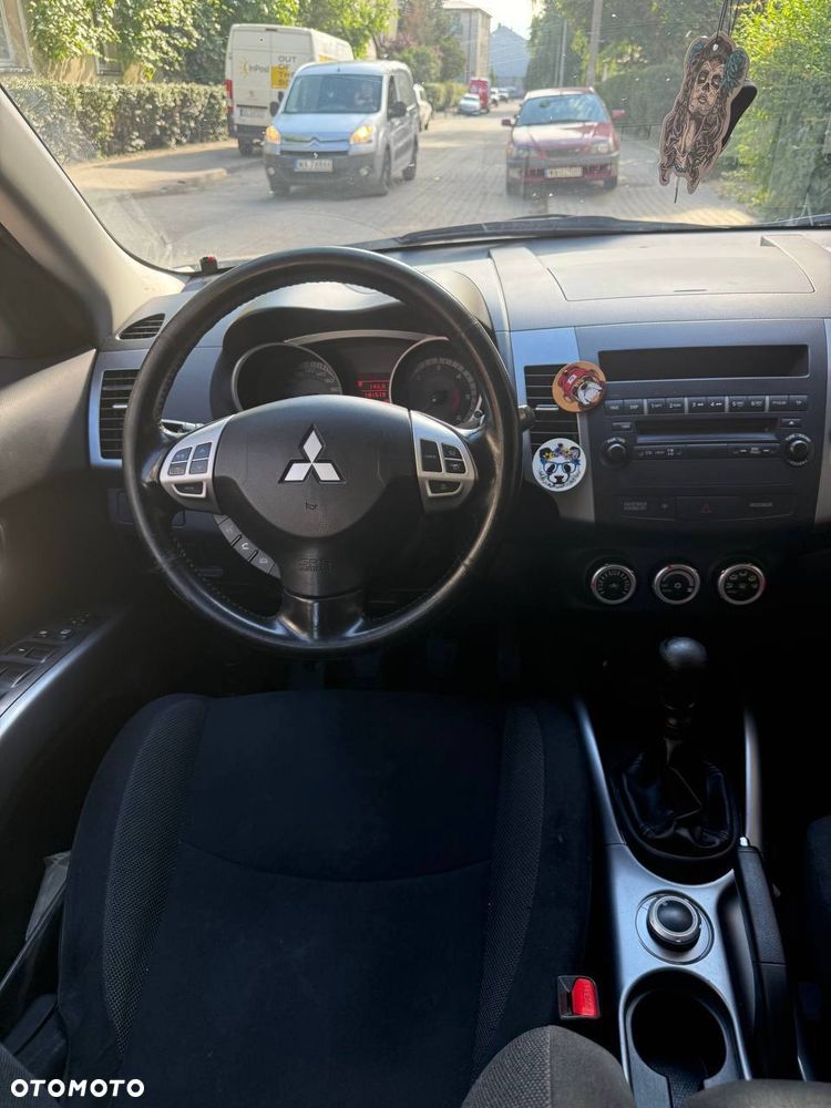 Mitsubishi Outlander 2.0 DID Intense - 2