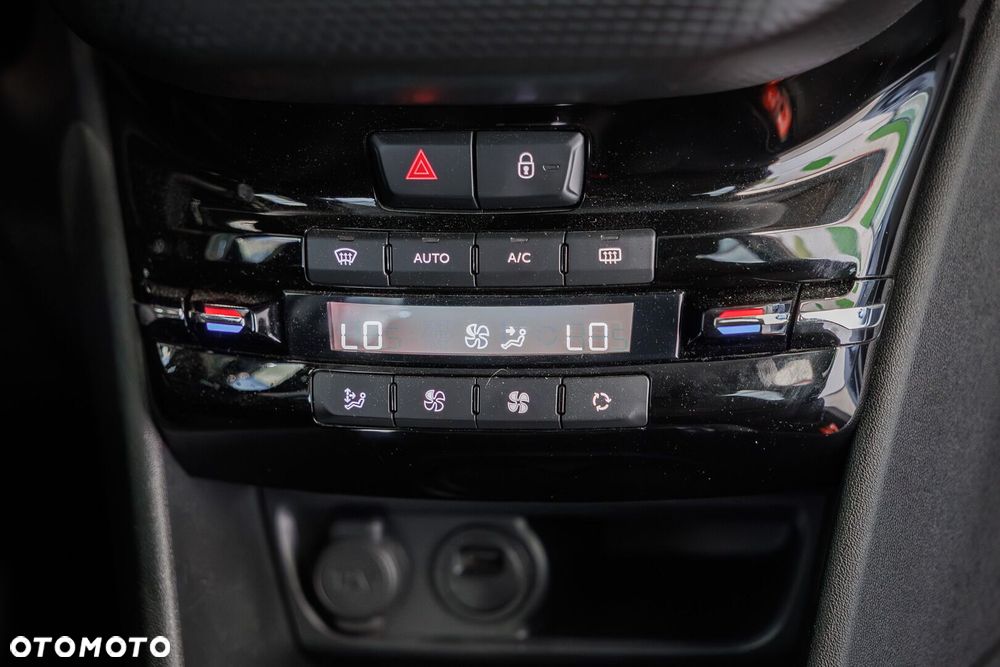 Peugeot 208 1.2 PureTech GPF Signature S&S - 27