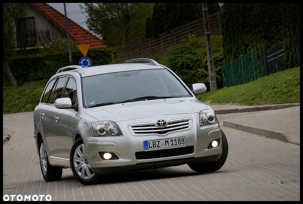 Toyota Avensis 1.8 VVT-i Sol Premium - 1