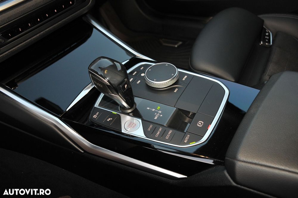 BMW Seria 3 320d Aut. Sport Line - 23