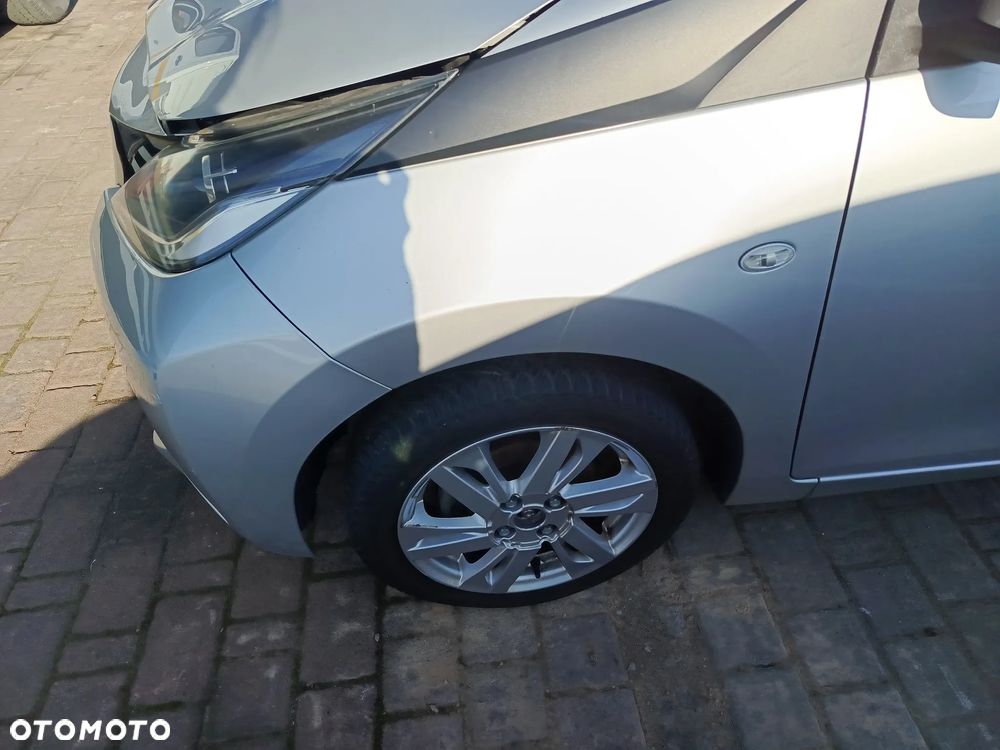 TOYOTA AYGO II 5D BŁOTNIK LEWY PRZÓD PRZEDNI 1E7 - 1
