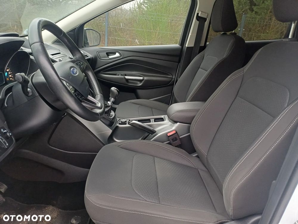 Ford Kuga 1.5 EcoBoost 2x4 Trend - 27
