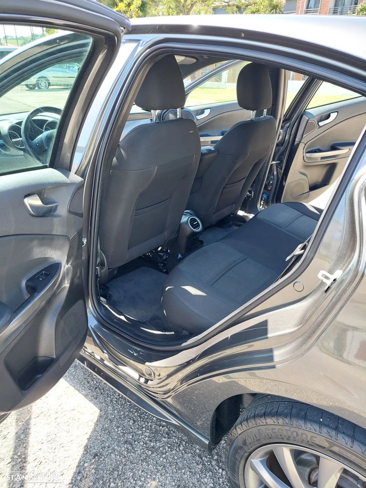 Alfa Romeo Giulietta 1.6 JTDM Veloce - 13