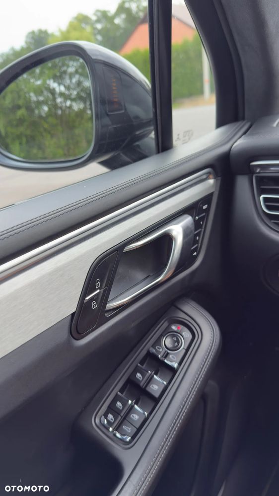Porsche Macan Turbo - 36