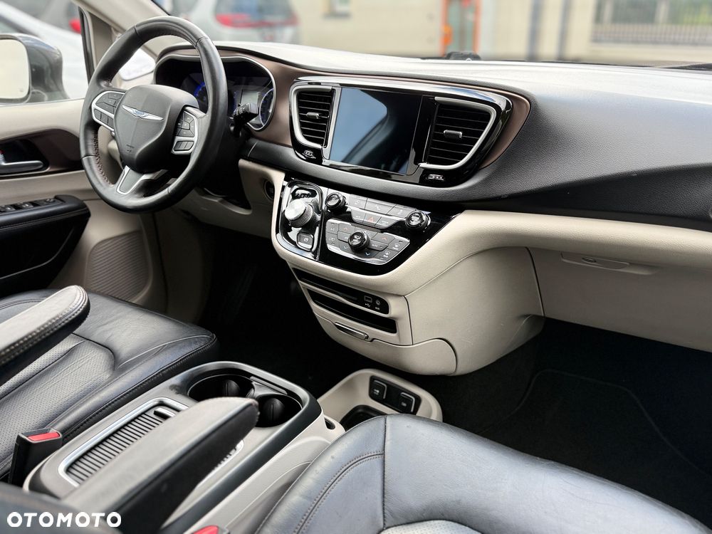 Chrysler Pacifica - 18