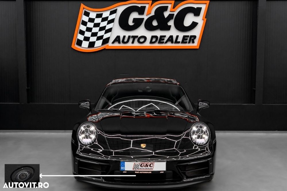 Porsche 911 Carrera 4 GTS PDK - 3