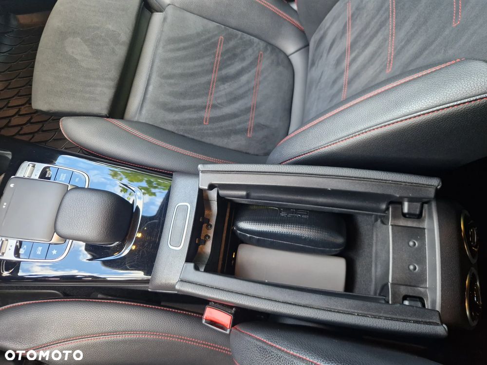 Mercedes-Benz CLA 220 4-Matic AMG Line 7G-DCT - 5