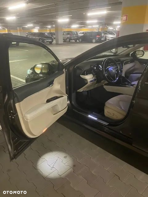 Toyota Camry 2.5 Hybrid Executive CVT - 3