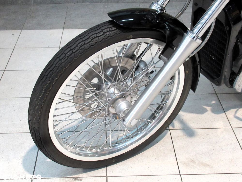Suzuki Intruder - 18