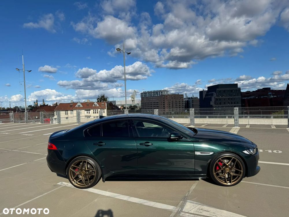 Jaguar XE - 10