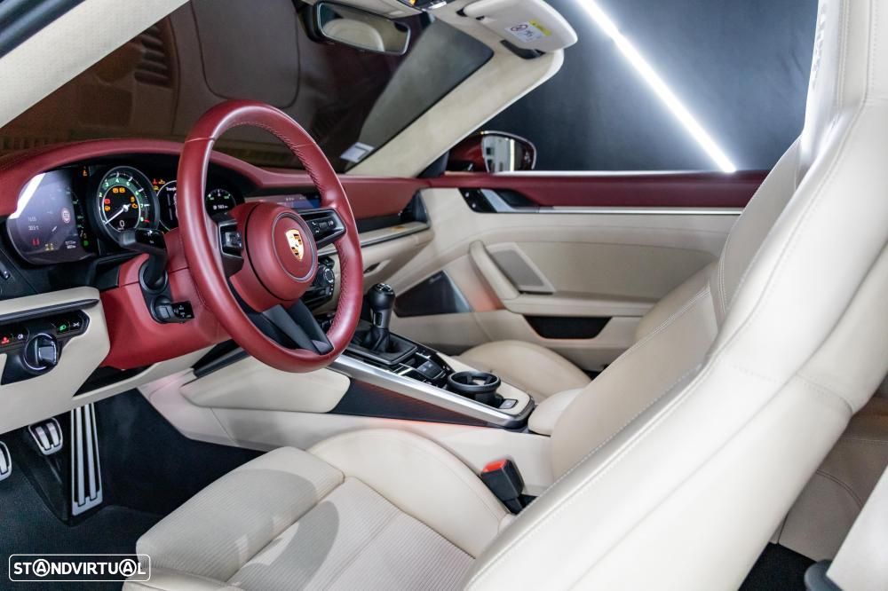 Porsche 911 (992) Targa 4S Heritage Design - 21
