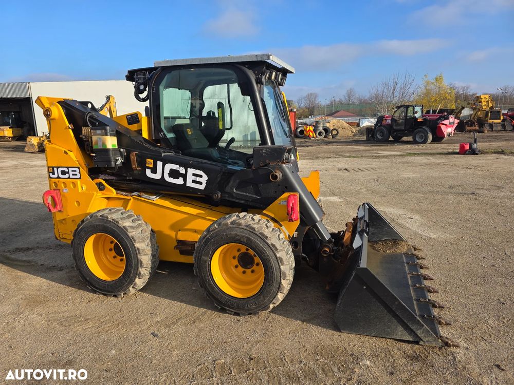JCB 250 T4 miniincarcator frontal bobcat minivola compact robot