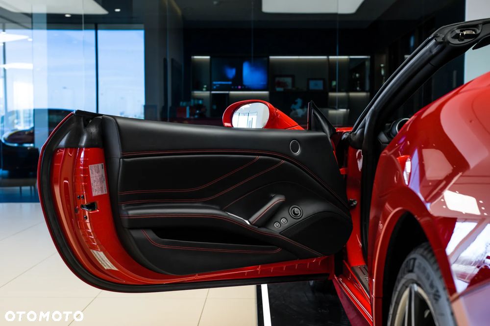 Ferrari California T - 17