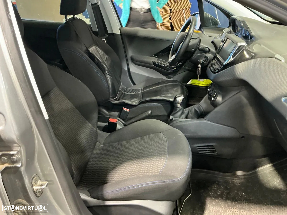 Peugeot 208 1.2 PureTech Signature - 10