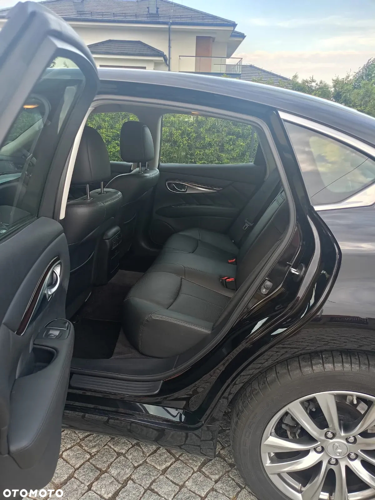 Infiniti Q70 2.2d - 20
