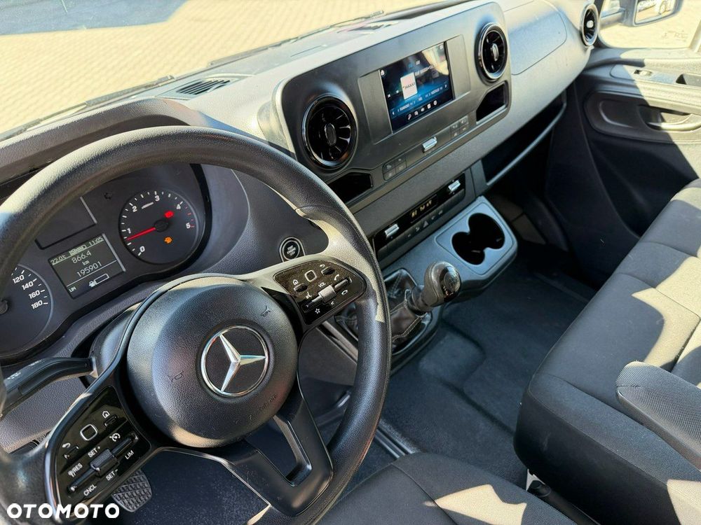 Mercedes-Benz Sprinter - 22