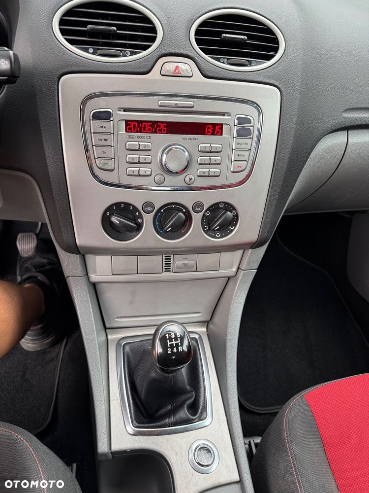 Ford Focus 1.6 Ti-VCT Style - 25