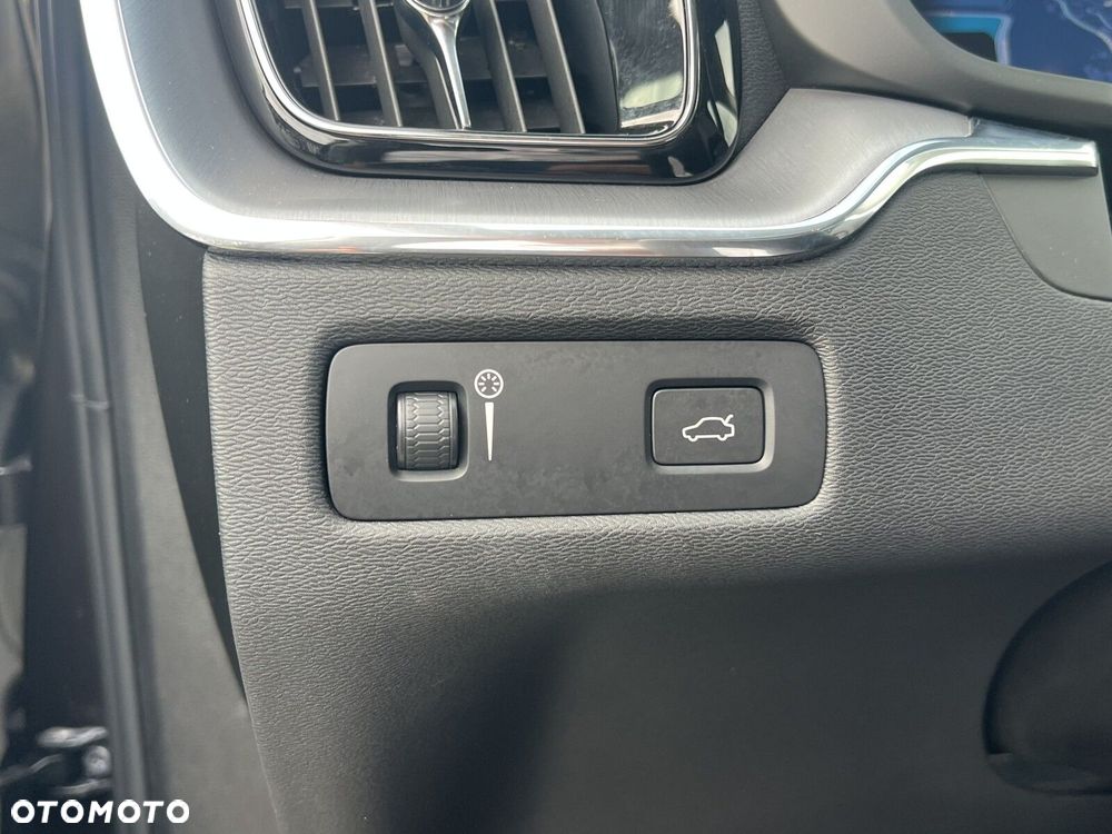 Volvo XC 60 B4 D Momentum Pro - 20
