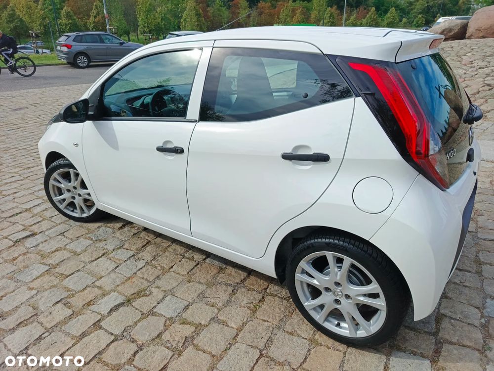 Toyota Aygo x-business - 4