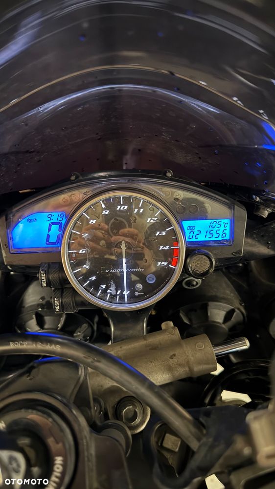 Yamaha R1 - 6