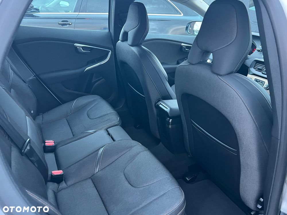 Volvo V40 Cross Country D2 Momentum - 10