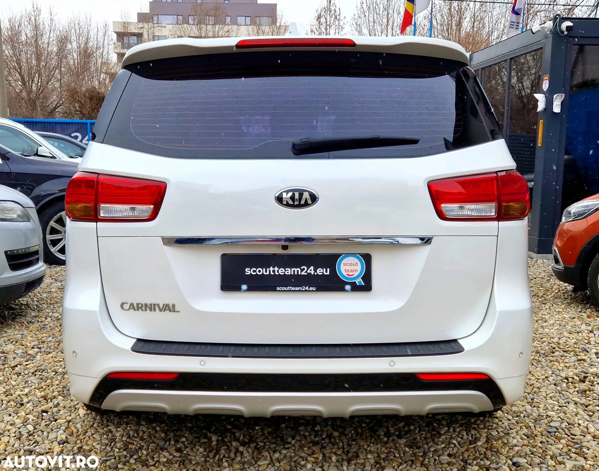 Kia Carnival - 5