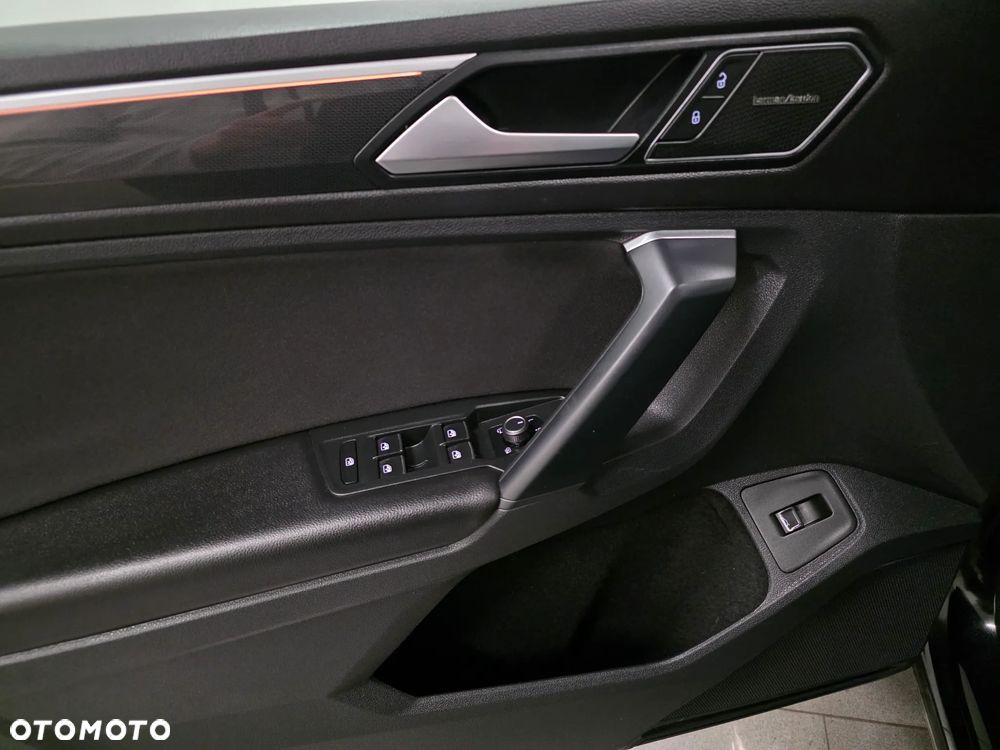 Volkswagen Tiguan 2.0 TSI 4Mot Elegance DSG - 22