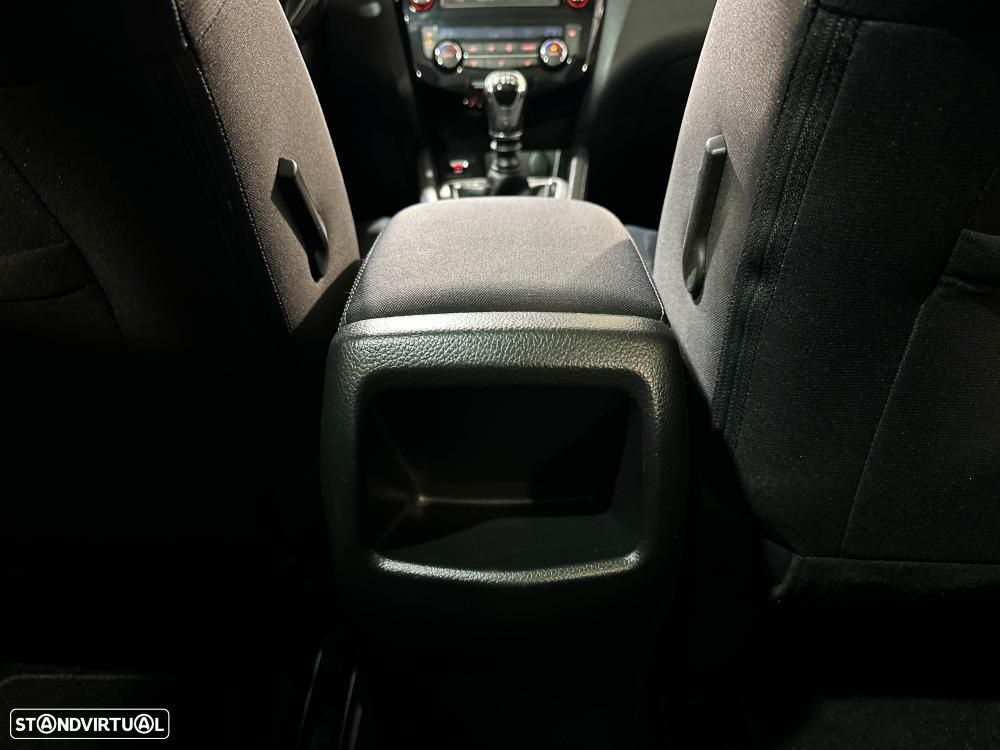 Nissan Qashqai 1.5 dCi N-Connecta Led - 24