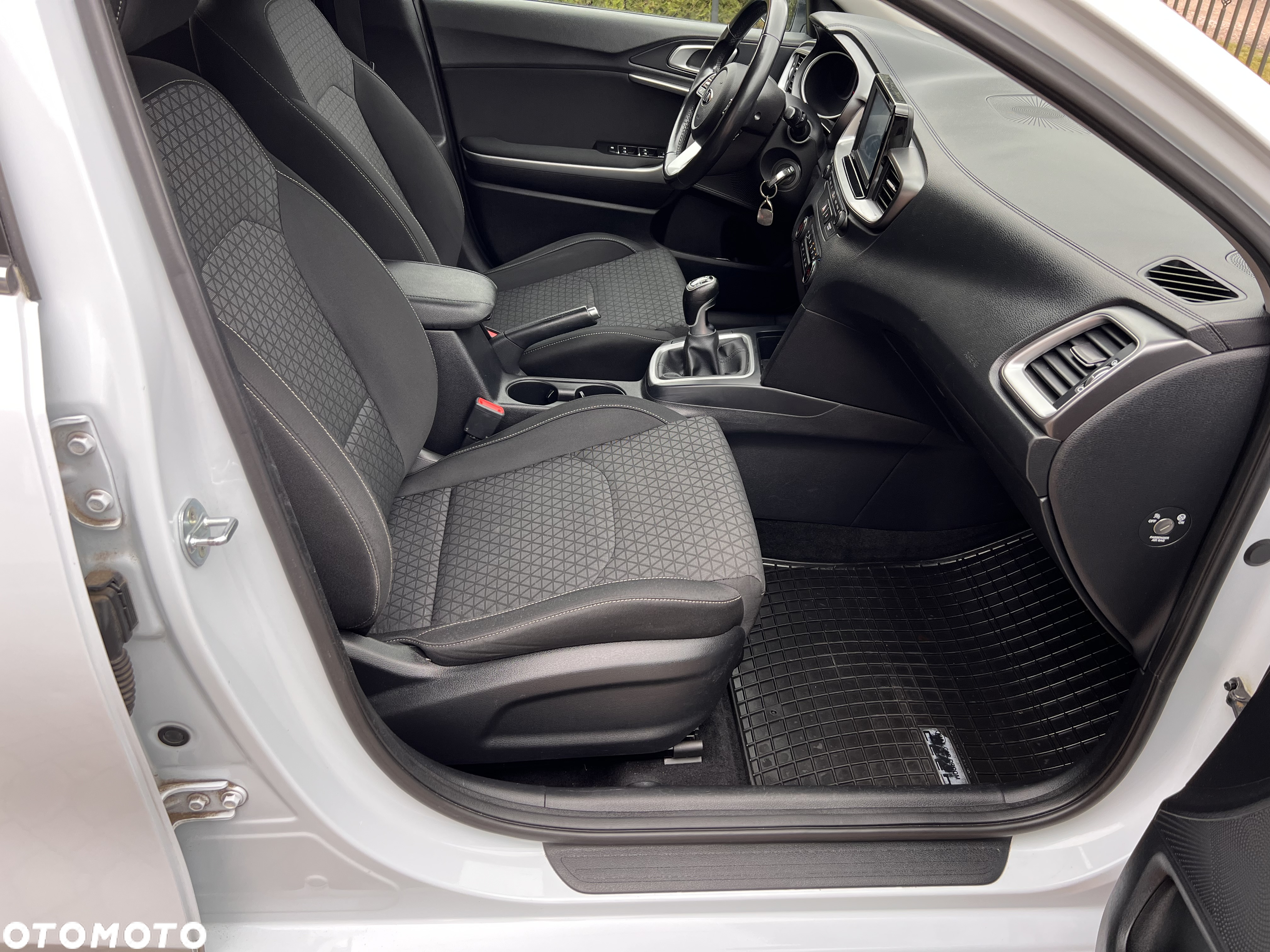 Kia Ceed 1.6 CRDi SCR M - 7