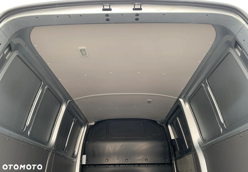 Volkswagen TRANSPORTER T6 VAN 3os. L2H1 Long MAXI WZMOCNIONY DMC3.2t. Ładowność 1242kg, Paka 3m, Homologacja VAT-1, Reflektory LED DIODOWE, Lampy tył LED, Kamera, Czujniki, Dogrzewanie Webasto 5kW, Automatyczne światła, Mocny silnik 2.0TDI DNA 150KM 6cio biegowa skrzynia biegów! Kolor srebrny Reflex Metalik, ZABUDOWA ładowni wraz z podsufitką i oś. LED! Fabryczny alarm, Przebieg tylko 53tys.km! - 33