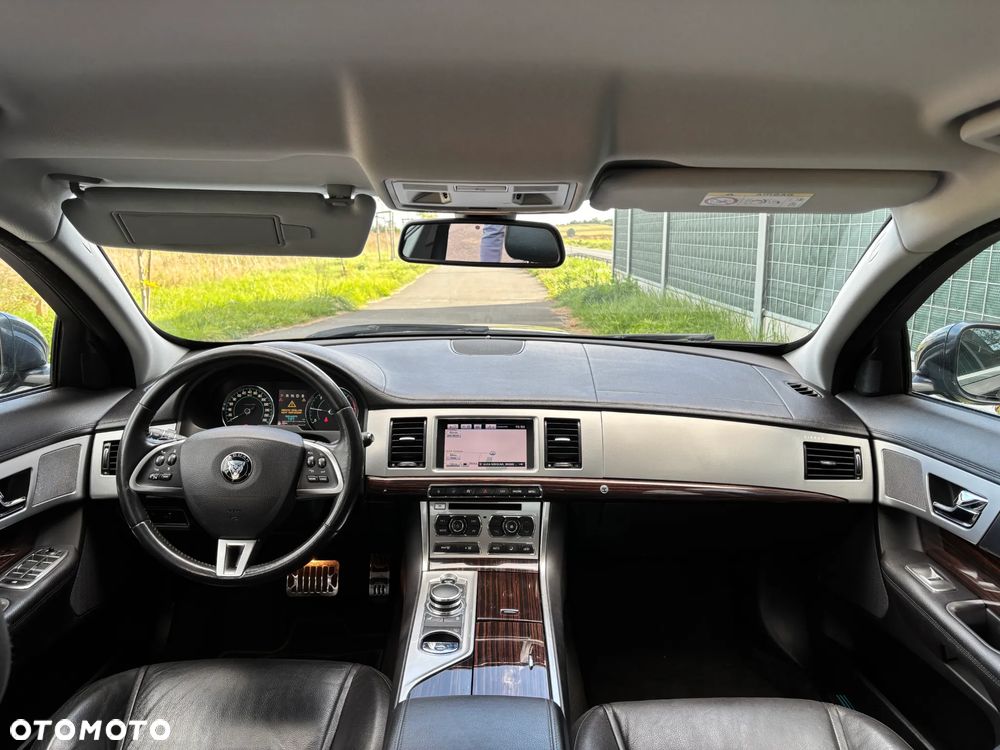 Jaguar XF 2.2 D Premium Luxury - 12