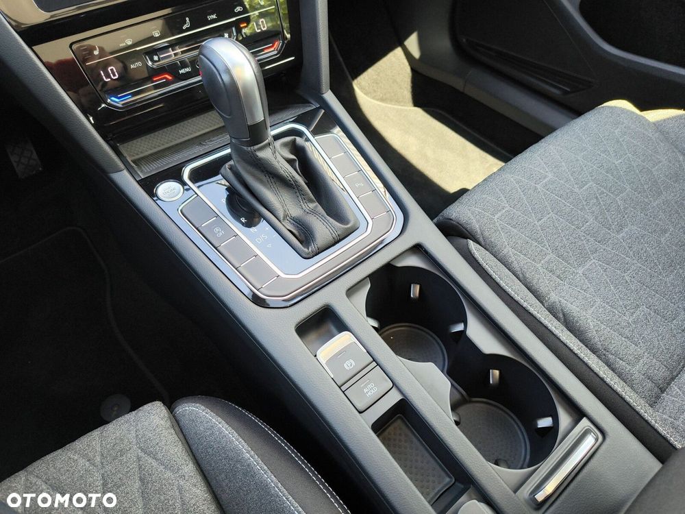 Volkswagen Passat - 11