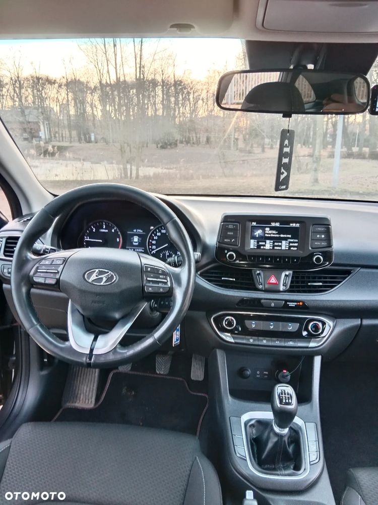 Hyundai i30 1.6 CRDi Classic + - 9