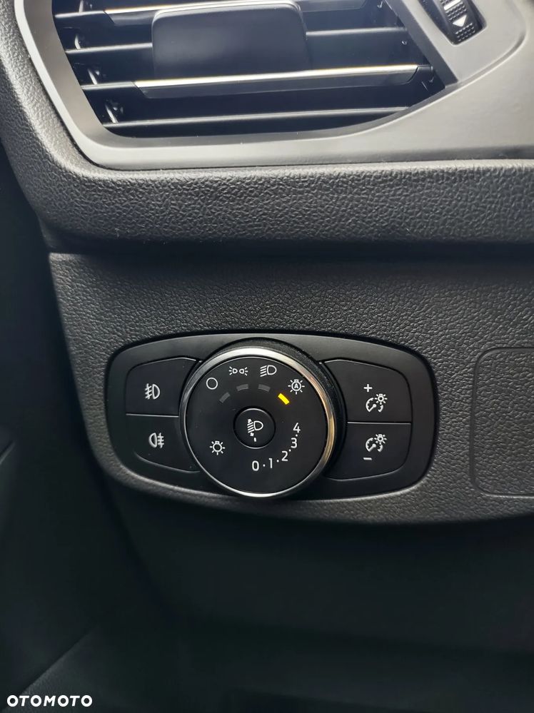 Ford Focus 1.0 EcoBoost Titanium X - 24