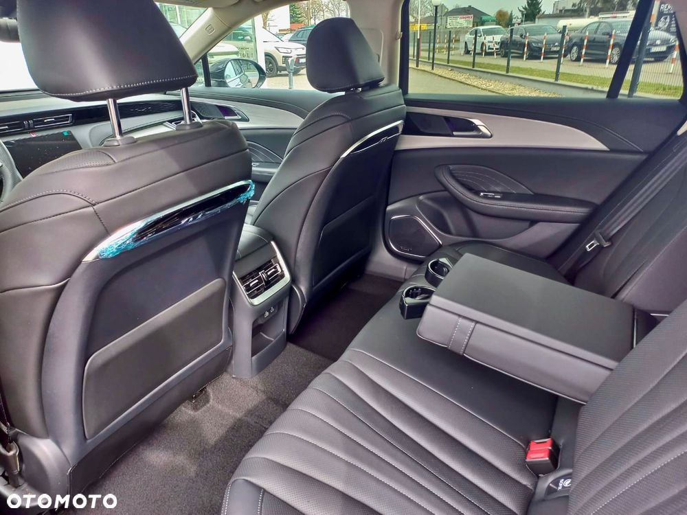 Hongqi H5 2.0T Deluxe - 12