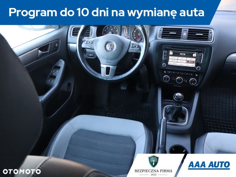 Volkswagen Jetta - 8