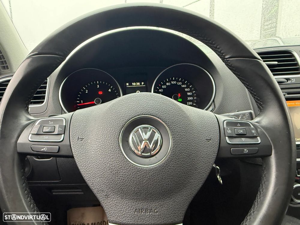 VW Golf 2.0 TDI Highline DSG - 28