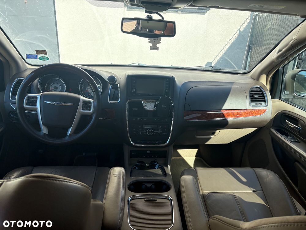 Chrysler Town & Country 3.6 Limited - 7