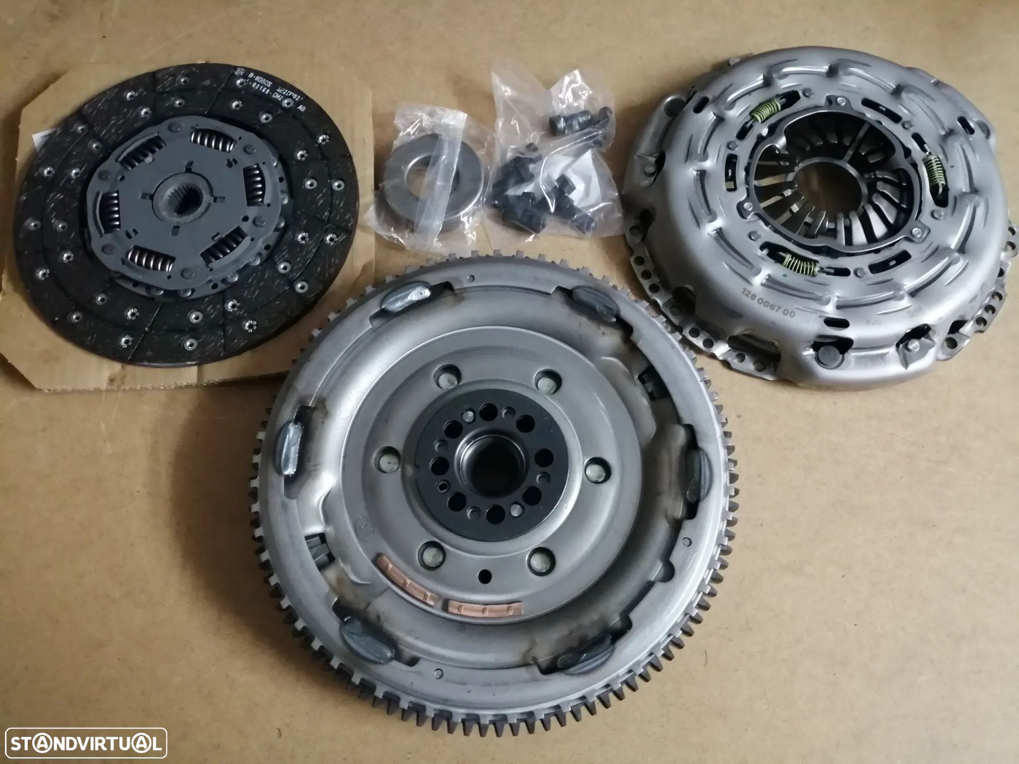Kit de Embraiagem Bimassa - Nissan Navara D40 2.5 DCi Luk 600020900 - 1