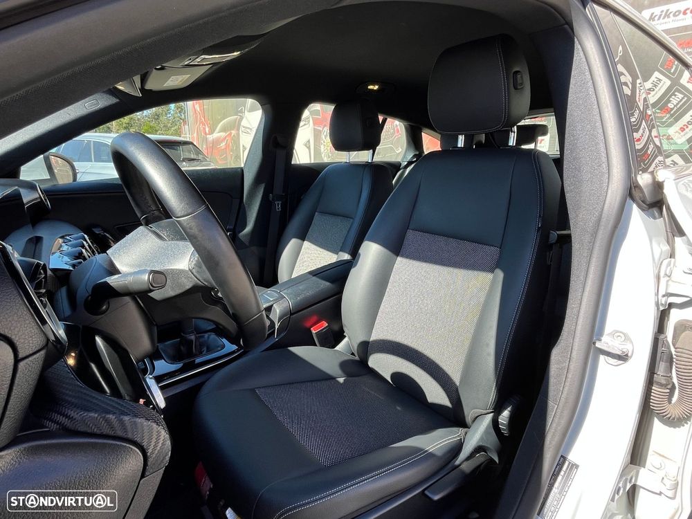 Mercedes-Benz CLA 180 d Shooting Brake Business Solutions - 14