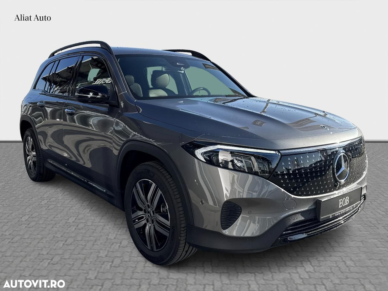 Mercedes-Benz EQB 300 4MATIC - 2