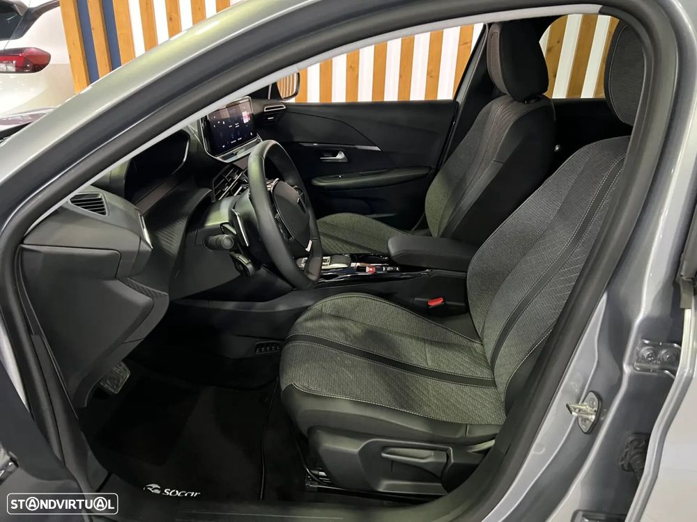 Peugeot 208 - 10