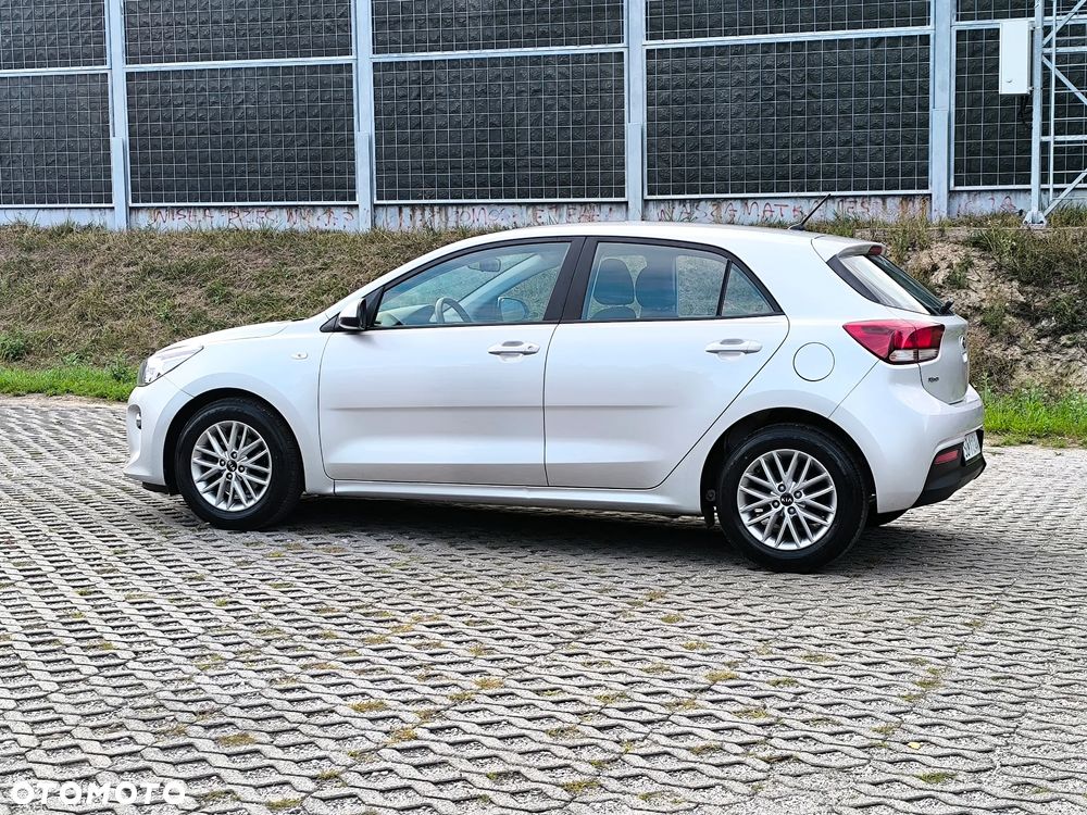 Kia Rio 1.2 L - 9