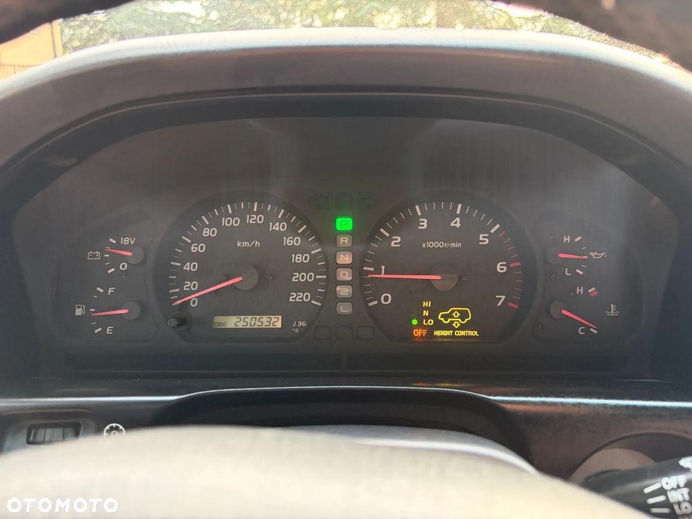 Toyota Land Cruiser 4.7 V8 - 18