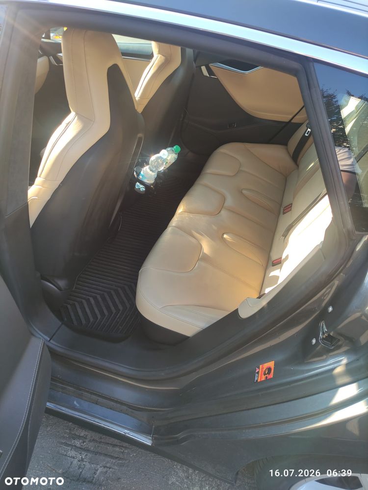 Tesla Model S 85 D - 2