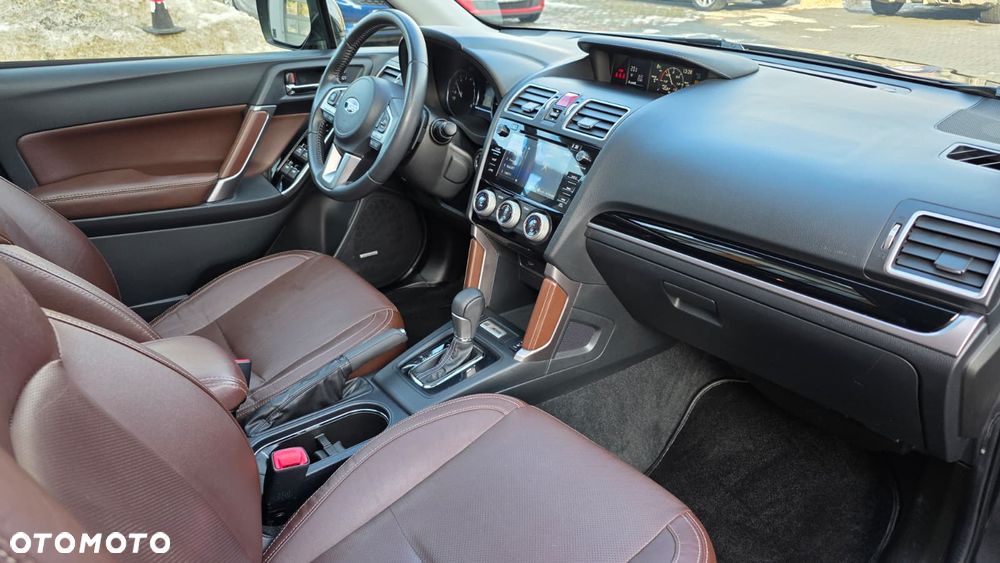 Subaru Forester 2.0 XT Platinum Lineartronic - 12