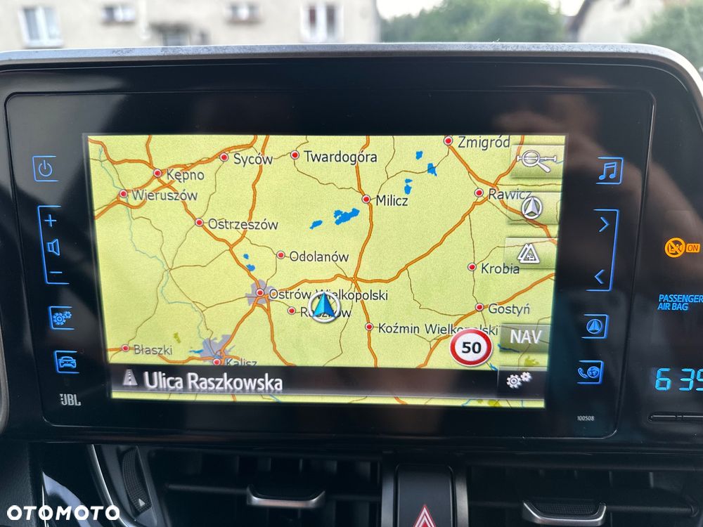 Toyota C-HR 1.8 Hybrid Neon Lime powered by JBL - 21