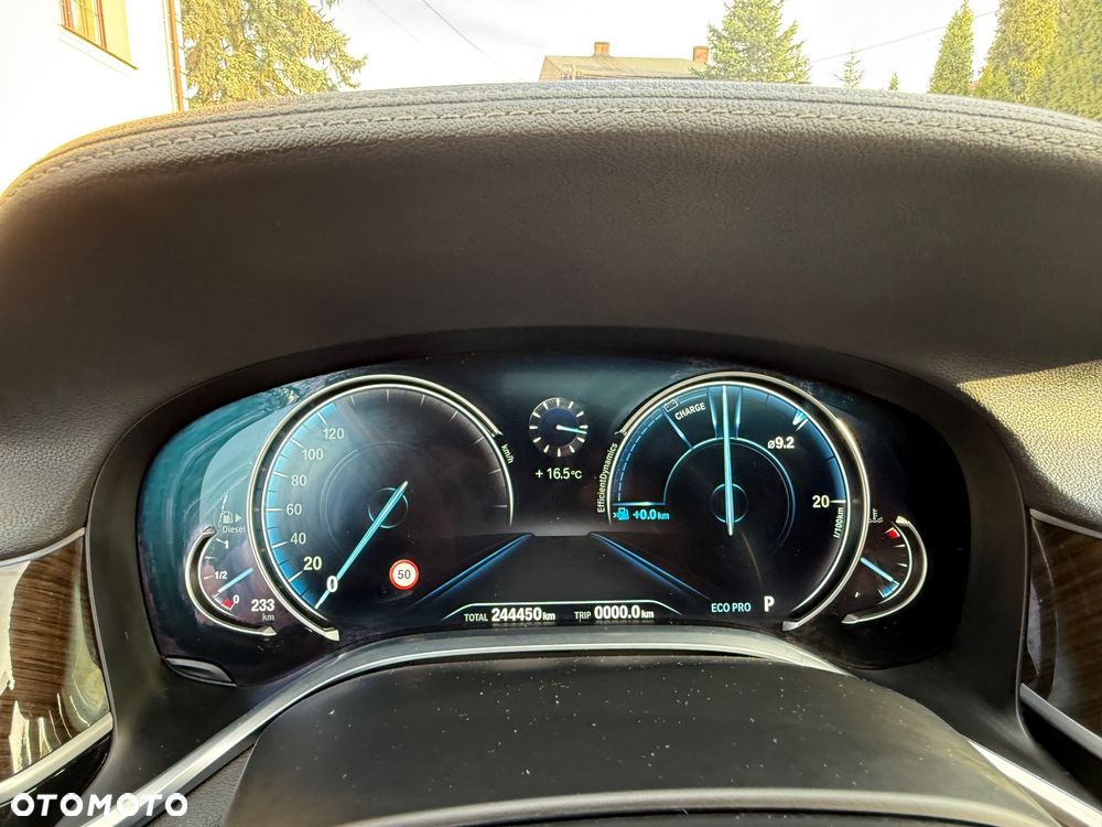 BMW Seria 7 740d xDrive - 28